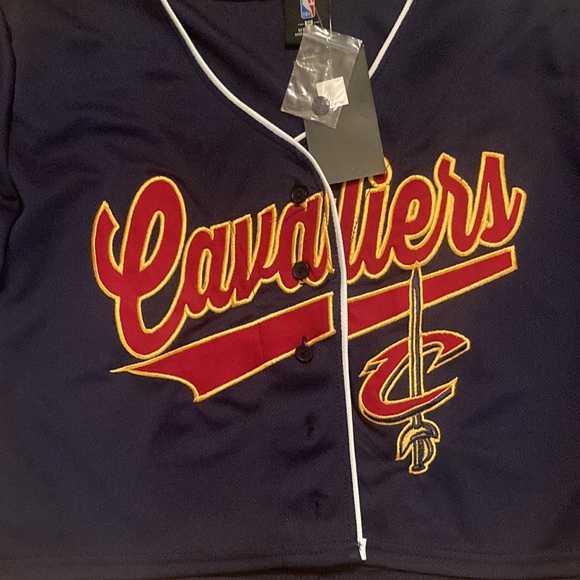 NWT NBA Cleveland Cavaliers Sz Med Cropped Jersey Top - Picture 2 of 5